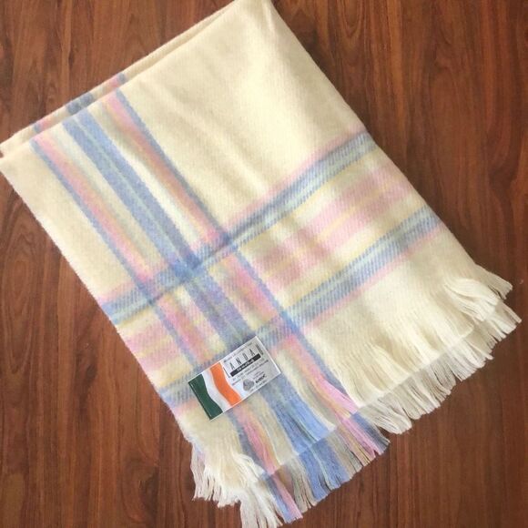 John HANLY Landau Made in Ireland wall small blanket, throw, scarf ￼ Cream, blue - Picture 1 of 5